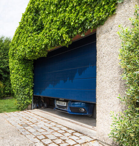 An image of a se tional garage door